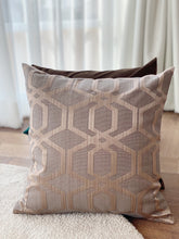 ลายกราฟฟิก (EmpireII Brown)